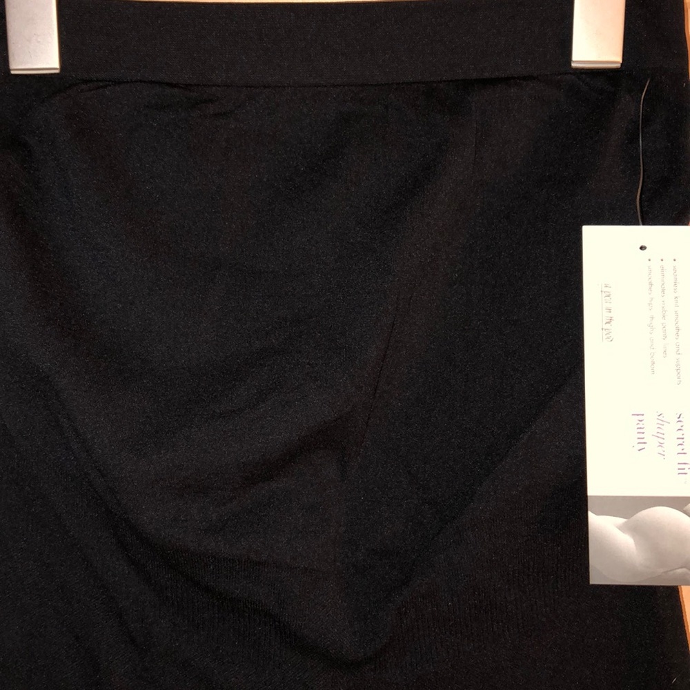 Maternity A PEA IN THE POD SECRET FIT BIKER SHORTS/SHAPER PANTY - Picture 4 of 7
